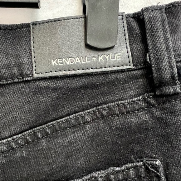 Kendall + Kylie black distressed The Icon Short. - Picture 5 of 8